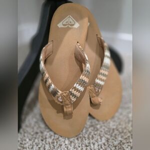Roxy Flip Flops Women's 7 1/2 Tan and Cream Green Peach White Brown - 2 Bundle